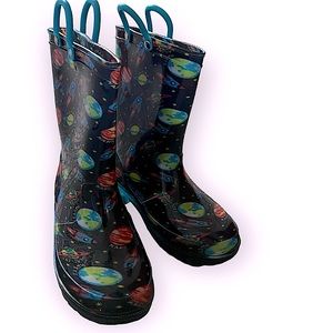 Boy rain boots